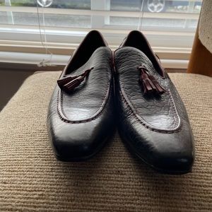 Carucci Black with Burgundy trim